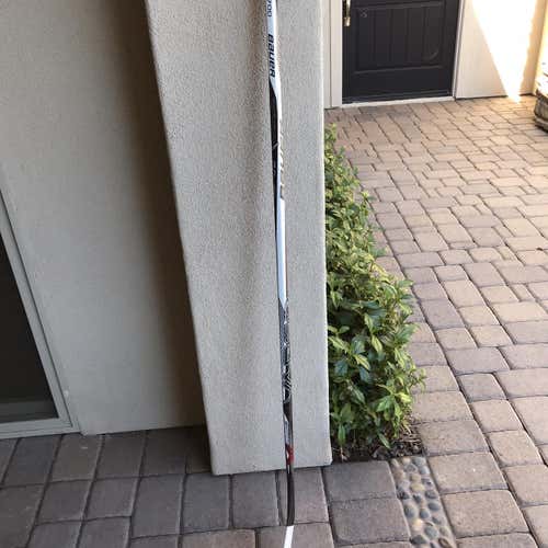 Senior Right Handed Vapor X700 Mid  Hockey Stick
