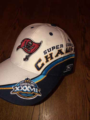 New with tags Tampa Bay Buccaneers Super Bowl champions hat