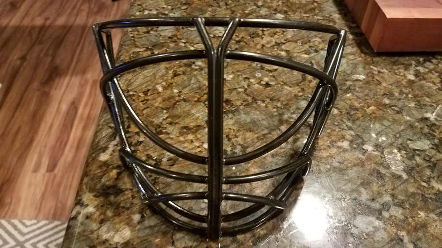 New Sr Goalie Cat Eye Cage Black