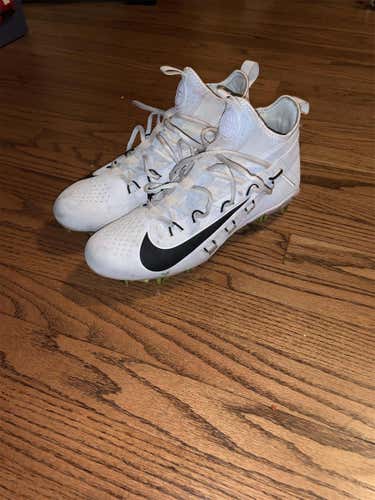 White Men's Molded Cleats Low Cut