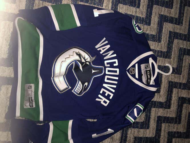 Roberto Luongo Reebok Small Jersey and Sharks Jersey