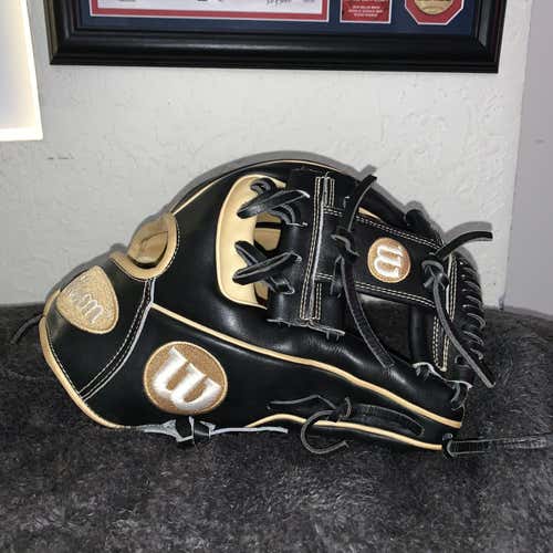 Like New, Very Lightly Used A2000 1786 11.5”