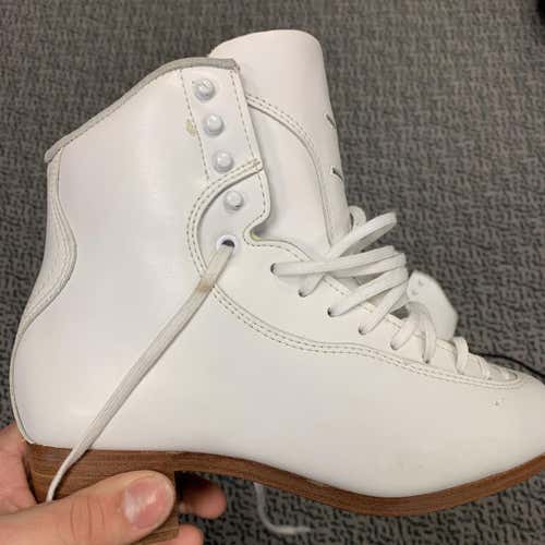 New Jackson DJ 3500 Size 6.5 Figure Skates