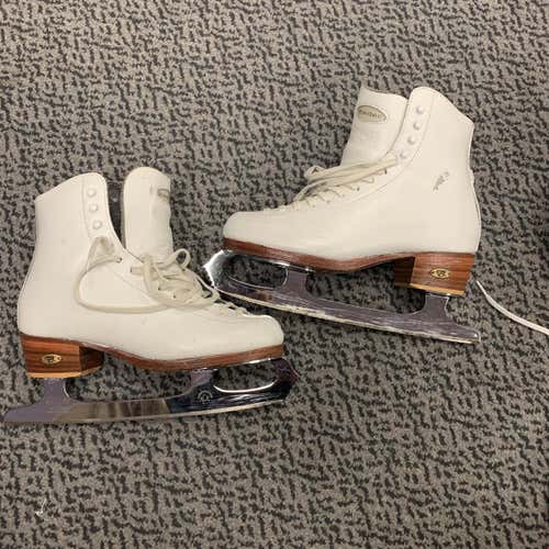 White Riedell Size 5 Figure Skates
