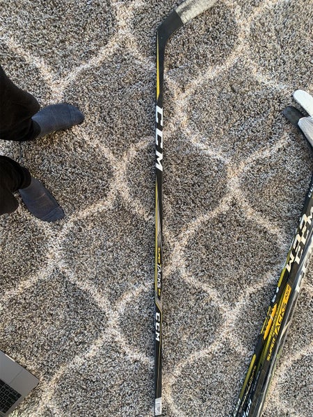 Senior Right Handed Super Tacks 2.0 Hockey Stick
