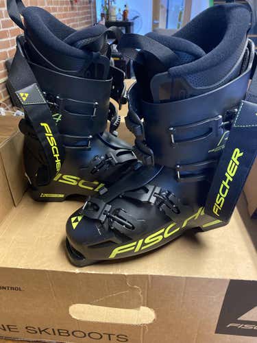 New Fischer All Mountain RC4 Curv 110 PBV Ski Boots