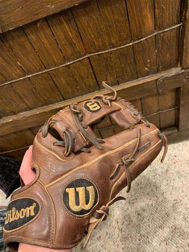 Brown High School/College Infield A2000 11.5" Baseball Glove (FOR SALE ONLY)