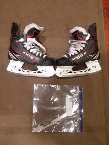 Senior CCM JetSpeed Vibe Hockey Skates D&R (Regular) Size 7.5
