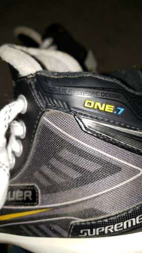 Junior Bauer Supreme One.7 Hockey Goalie Skates PRACTICE PAIR!!!!! (Regular) Size 4D