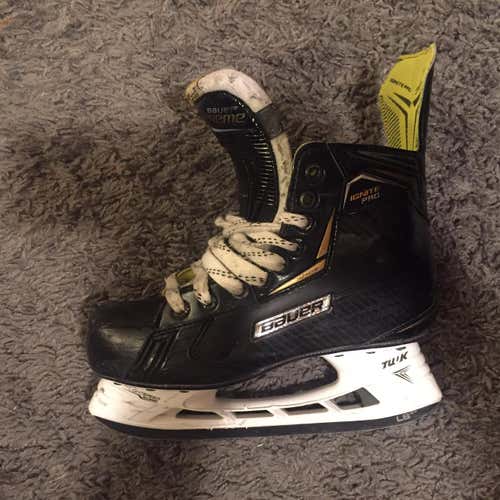 Junior Bauer Ignite Pro D&R (Regular) Size 5.5 Hockey Skates