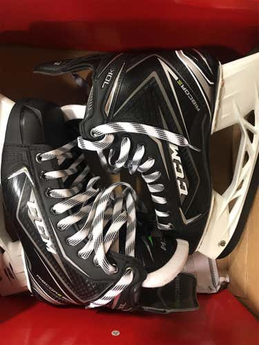 Senior CCM RibCor 70K D&R (Regular)  Size 8 Hockey Skates