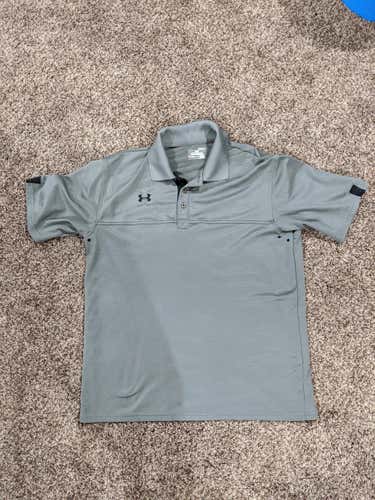 Adult Men's Medium Under Armour Shirt
