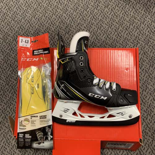 Junior CCM Super Tacks AS1 D&R (Regular)  Size 4.5 Hockey Skates
