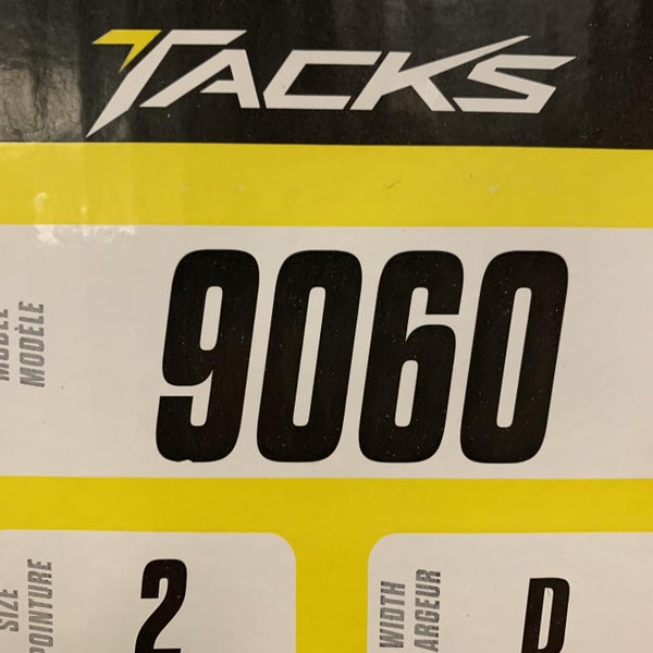 Junior CCM Tacks 9060 D&R (Regular)  Size 2 Hockey Skates