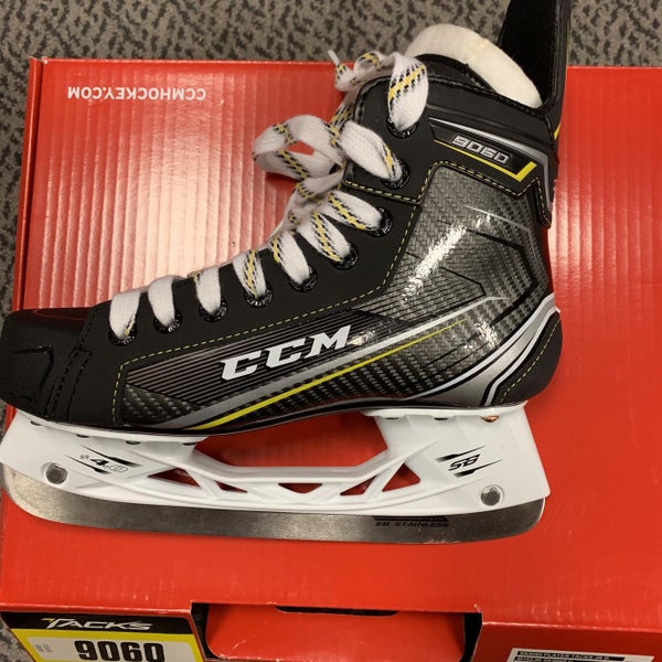 Junior CCM Tacks 9060 D&R (Regular)  Size 3 Hockey Skates