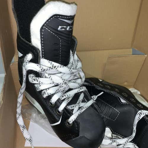 New Youth CCM Hockey Skates D&R (Regular) Size 13