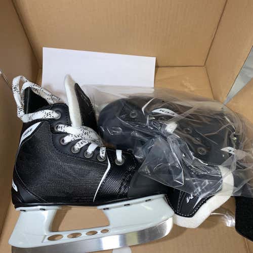 New Youth CCM Hockey Skates D&R (Regular) Size 12