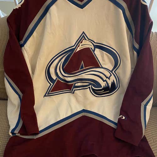 Medium Colorado Avalanche Jersey