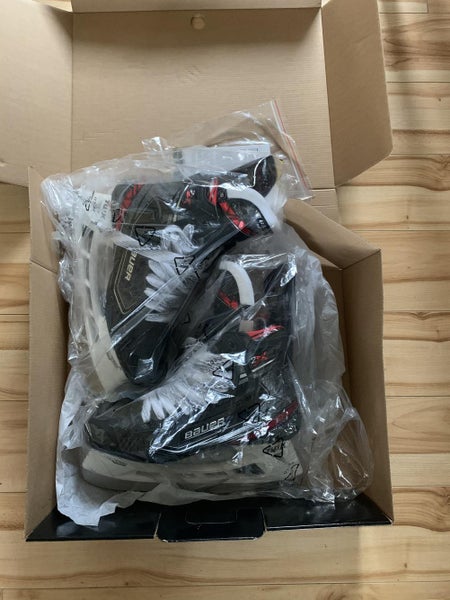New Senior Bauer 2X Hockey Skates EE (Extra Wide) Size 8
