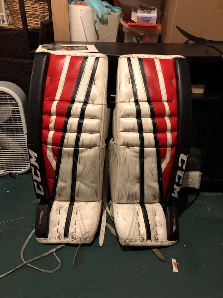 Intermediate 31" CCM Extreme Flex 860 Goalie Leg Pads Glove And Blocker