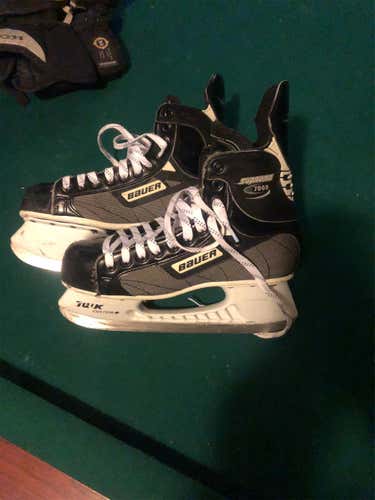 Senior Bauer Supreme 7000 D&R (Regular) Size 9.5 Hockey Skates