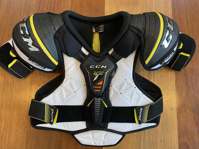 Junior Large CCM Supertacks Shoulder Pads
