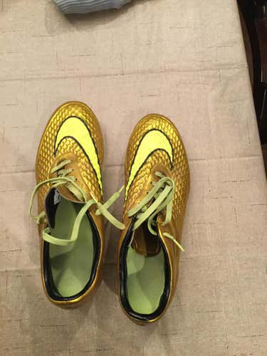 Gold 9.0 (Women's 10) Molded Cleats Nike Cleats