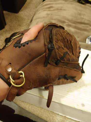 Mizuno Right Handed Infield Prospect Baseball Glove 10.5"