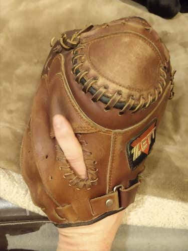 Zett Player's Series 33" Brown Right Handed Catcher's Baseball Mitt 33"