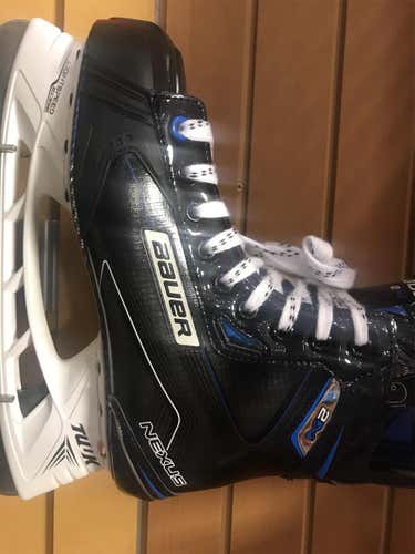 Senior Bauer Nexus 2N D&R (Regular)  Size 8 Hockey Skates