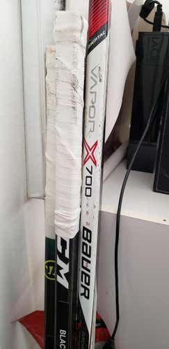 Senior Bauer Right Handed Vapor X700 Hockey Stick Mid