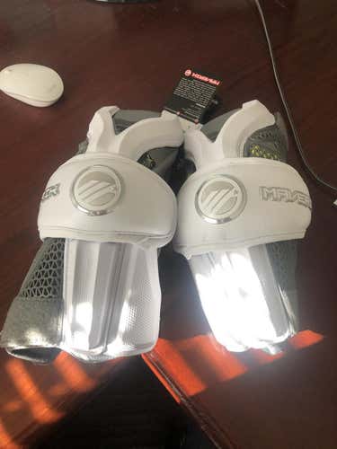 New Large Maverik Rome Arm Guards