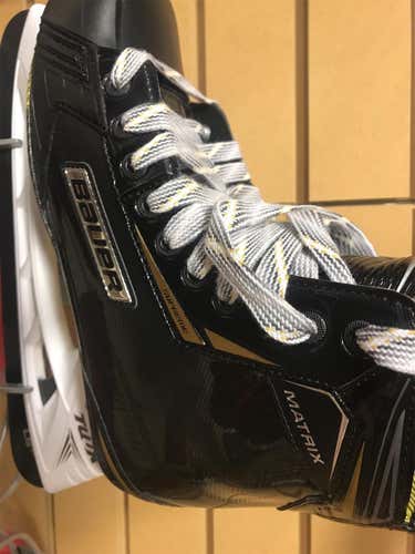 Senior Bauer Supreme matrix D&R (Regular)  Size 7 Hockey Skates