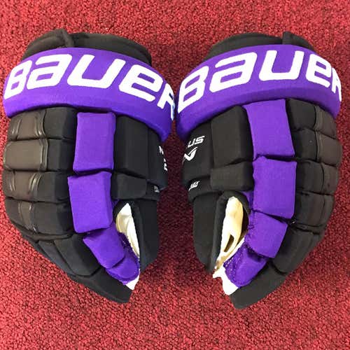 New Mankato State Bauer 2n Gloves Size 13 Pro Stock Item#MNKG13N