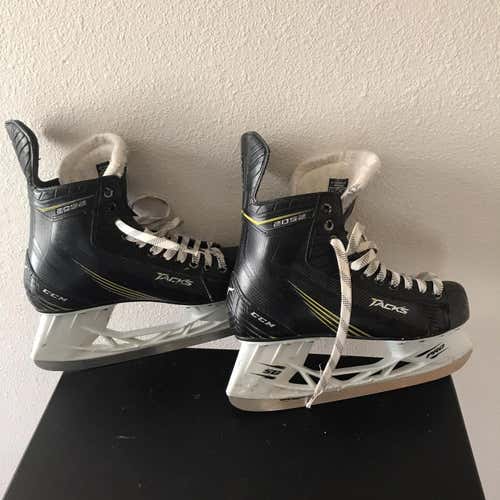 CCM Tacks 2052 Size 8 Hockey Skates