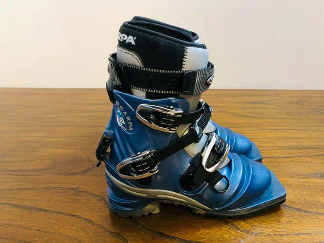 Scarpa T2 Women's Telemark Ski Boots Mondo 24.0 US Women's Size 7