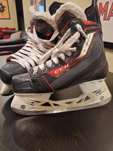 Senior CCM JetSpeed Vibe Hockey Skates D&R (Regular) Size 6.5