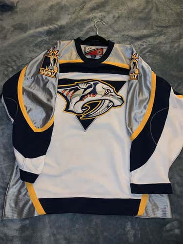 Retro Nashville Preds Jersey Large