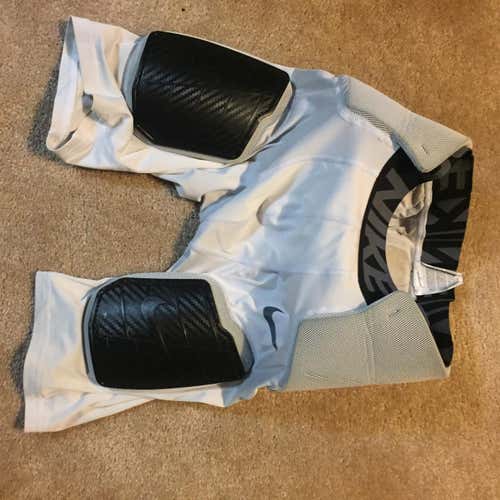 Small Nike nike pro combat