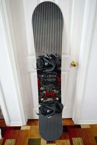 RIDE FLEETWOOD SNOWBOARD SIZE 161 CM WITH LARGE MORROW BINDINGS