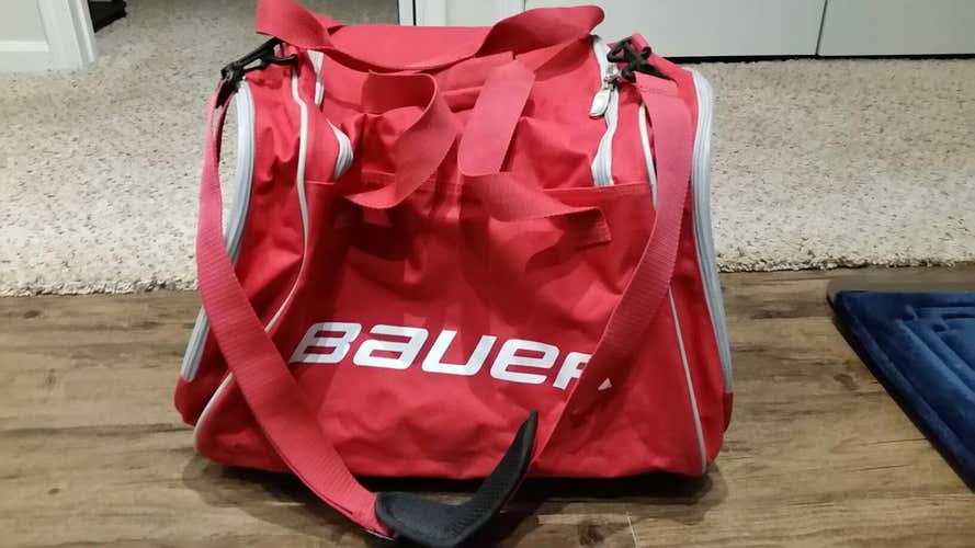 BAUER HOCKEY over the shoulder approx. 20"x15" x 4" gym bag RED New