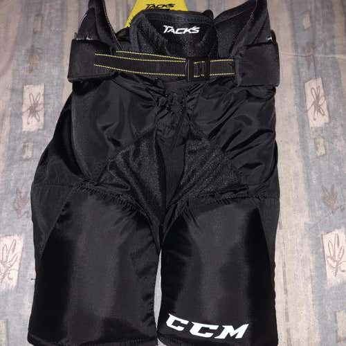 Junior Size Large CCM Tacks 3092 Hockey Pants - Black