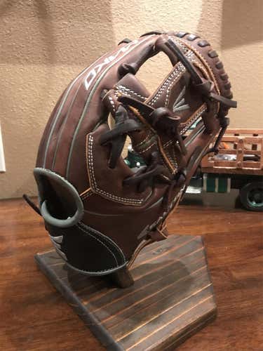 Easton MAKO Legacy 11.25” Infield Glove