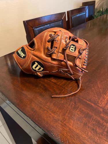 Brown Adult Infield A2000 Dp15 11.5" Baseball Glove