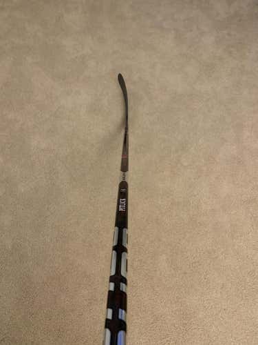 Bauer RH ADV stick dressed as 1X Lite 82 flex