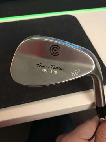 Men's Cleveland Right Handed 588 Tour Action Sand Wedge 56