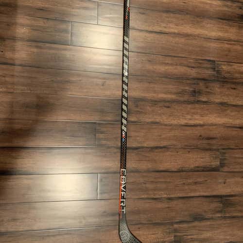 Intermediate Right Handed Covert QRE SL Mid  Hockey Stick