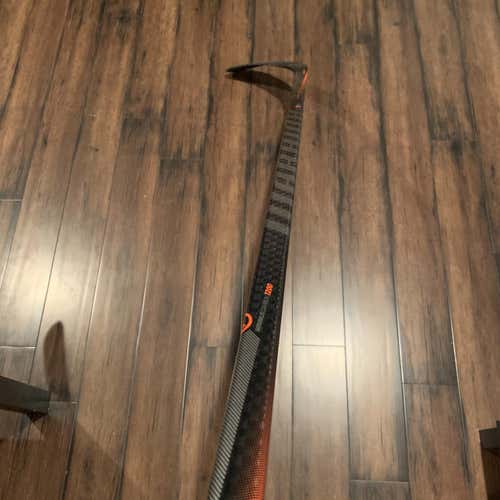 Intermediate Right Handed Covert QRE SL Mid  Hockey Stick