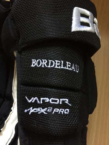 New Bauer Vapor APX2 Pro Gloves Senior Pro Stock 14"