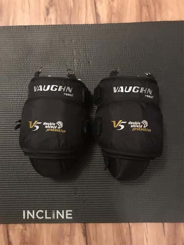 Vaughn 7990i Goalie Knee Pads